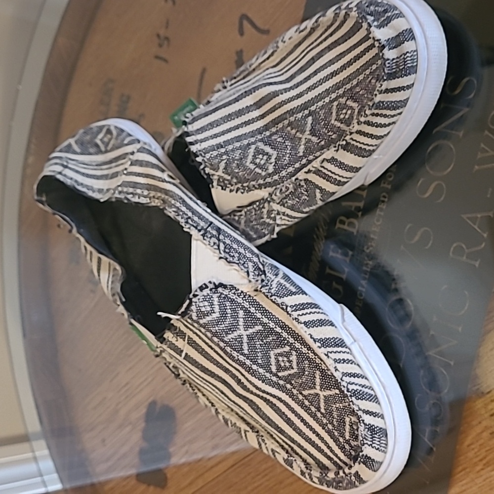 Sanuck slip ons. Size 7